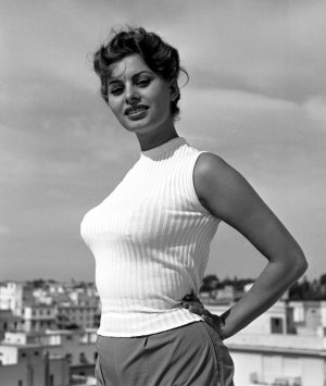 sofia-loren-braless.jpg