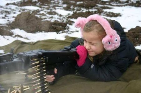 girl_machinegun_1.jpg
