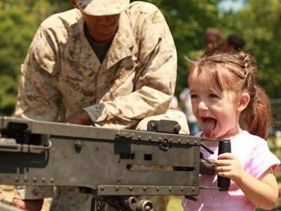 girl_machinegun_2.jpg